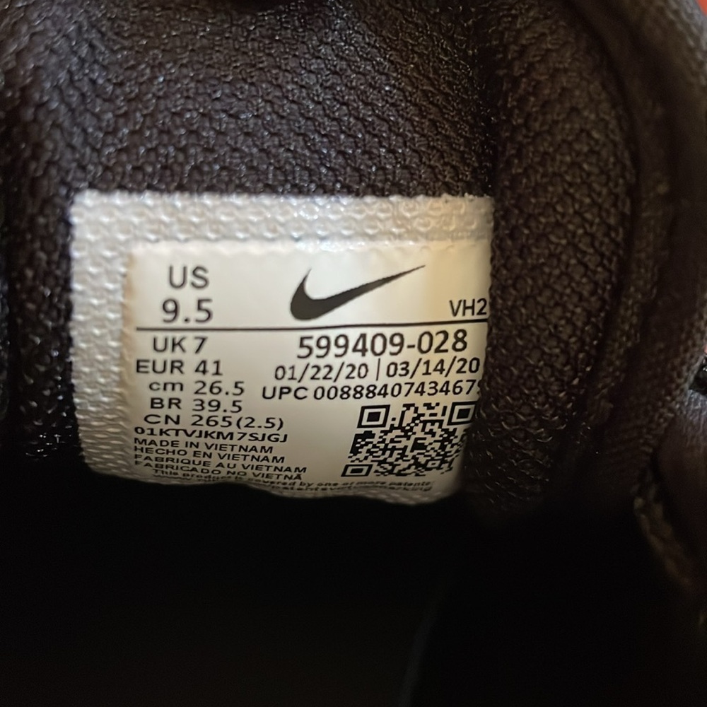 Nike Air Max Thea Women's Black Sneakers - Picture 6 of 7